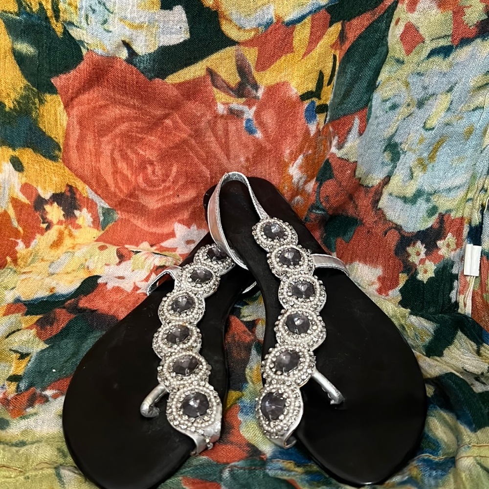 Silver Rinestone sandals!